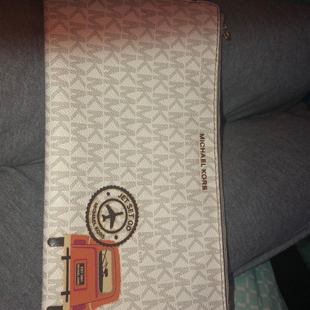 Micheal kors wristlet